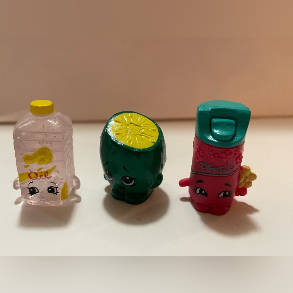 3 Shopkins Figures- Oil - Kiwi & Spray - Action Figures